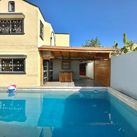 Luz'S Pool House Villa-3