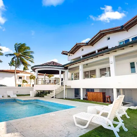 5-Bedroom Oceanfront Villa: Your Private Paradise-3