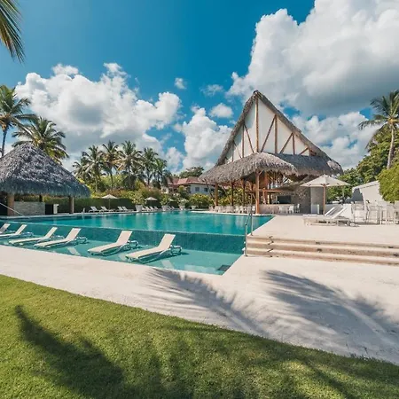 Have The Vacation Of Your Dreams In This Beachfront At El Portillo-3