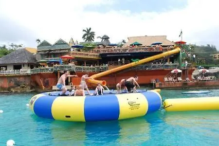 Hospitality Expert Jagger - Tour Pool Bar Beach-2
