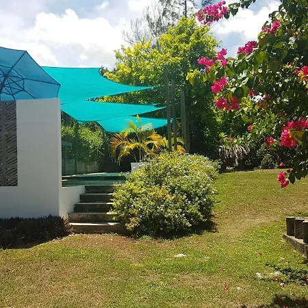 Ginger Mango Garden Apartment-Beach-5Min Drive, 1 Hr Montego Bay, 25 Mins Ocho Rios, Continental Breakfast-2