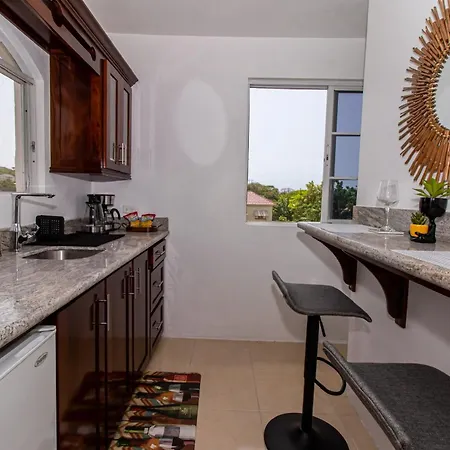 Runaway Bay Gem Suite-2