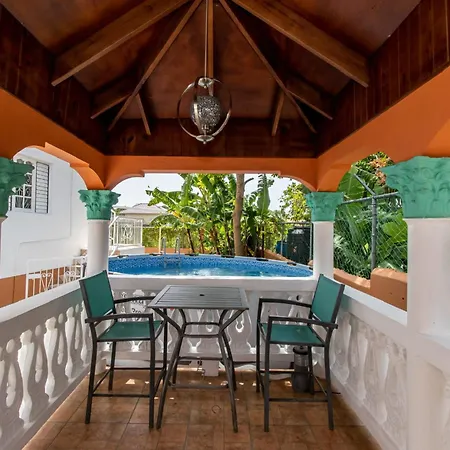 Runaway Bay Gem Suite-3