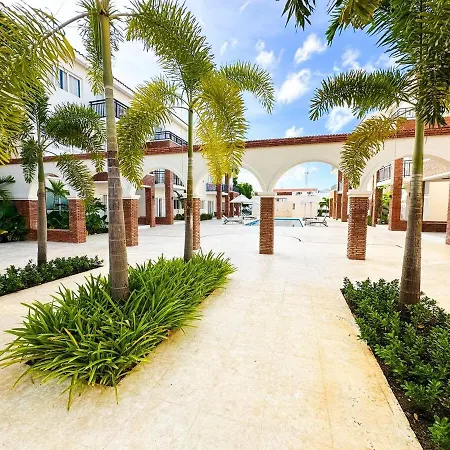 Spacious 1 Bedroom Apartment Near The Beach-2