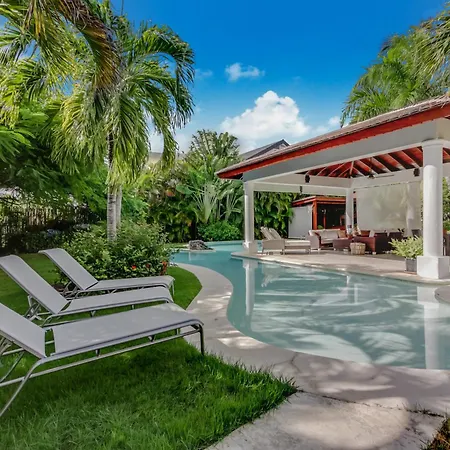 Beautiful Villa With Pool, Gym & Maid-3