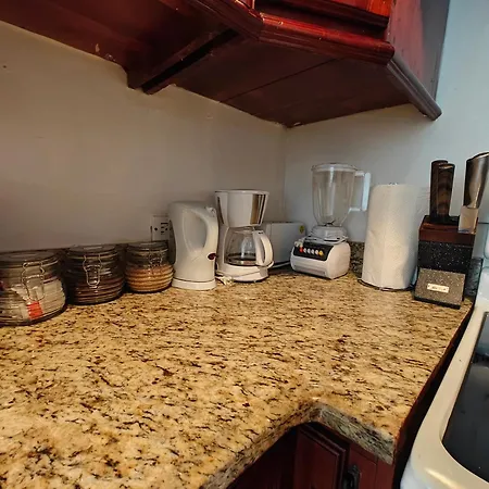 Cozy Apartment W/Ocean View, Pool & Beach Access-2