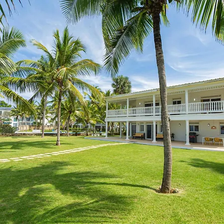 Luxury Oceanfront Villa With Amazing Views-3
