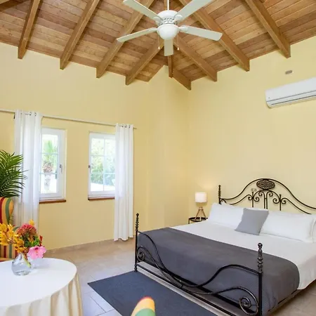 Exclusive Villa At Hideaway Beach-2