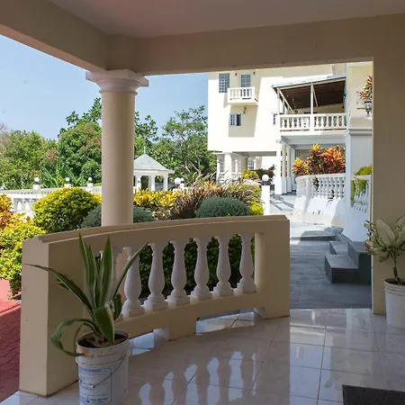 The Royal Kensington Villa 4-3