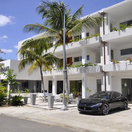 Infiniti Blu Luxury Ocean Front Condos-3