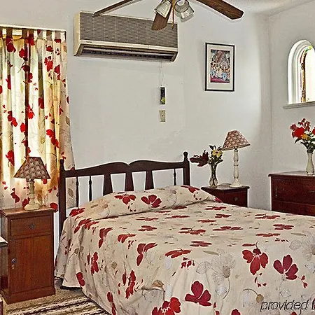 Carib Beach Apartments-3