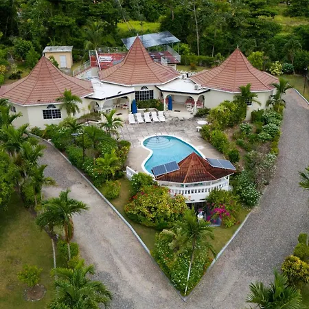 Whistling Villa Runaway Bay-2