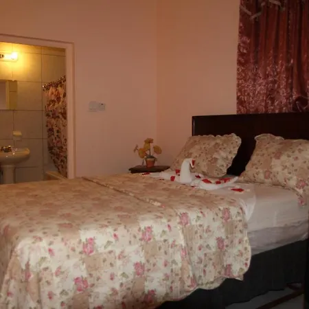 Executive Shaw Park Guest House-3