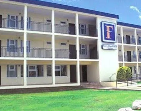 Faro Suites And Conference Center-2