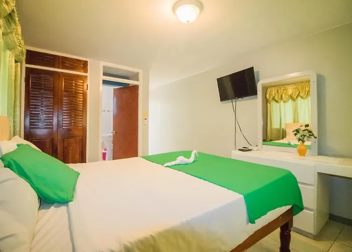 9 Bed Villa Montego 10 Minute Walk To The Beach Montego Bay