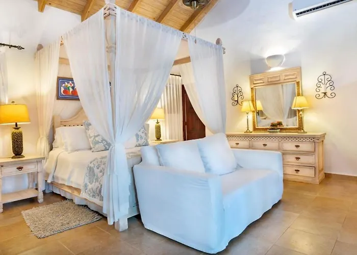 Los Lagos 19 - Sleeps 10 - Butler - Pool Hot Tub La Romana