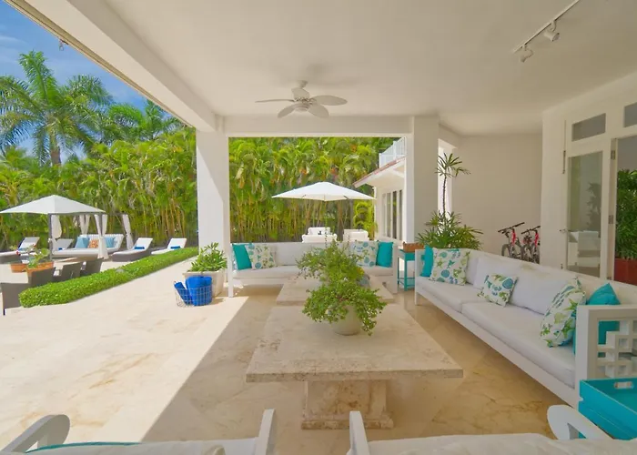 Fantastic 8-Bedroom Golf-Front Mansion Near The Beach Punta Cana