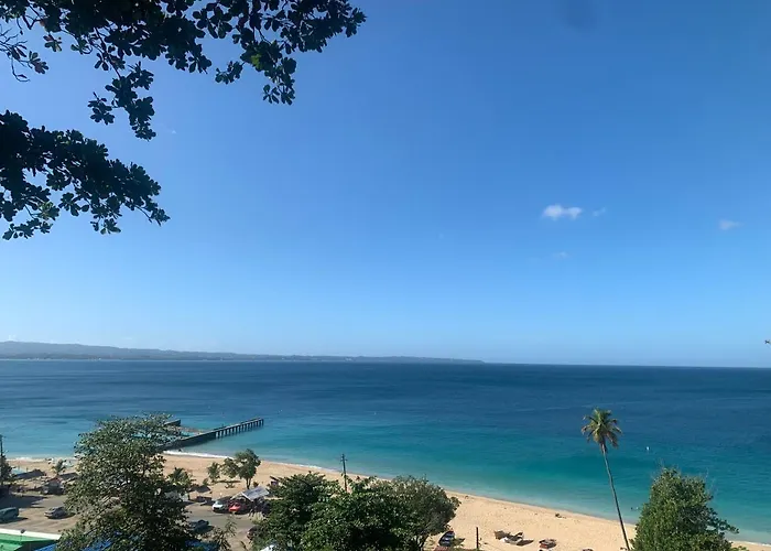 Aguadilla Waves Apt Free Parking & Wifi 8 Minute Walk From Crashboat Beach