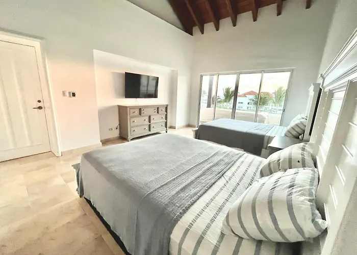 Resort Style Beach Front Condo On The Top Floor! Punta Cana aceita animais de estimação