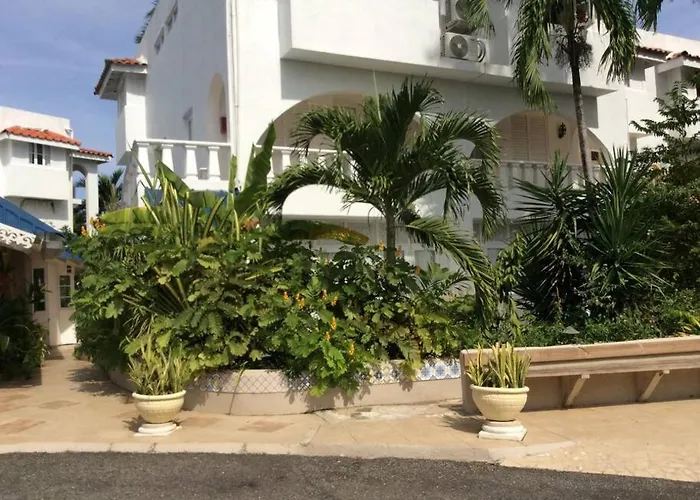 Lush Tropical Apartment Located In A 4-Star Resort Runaway Bay