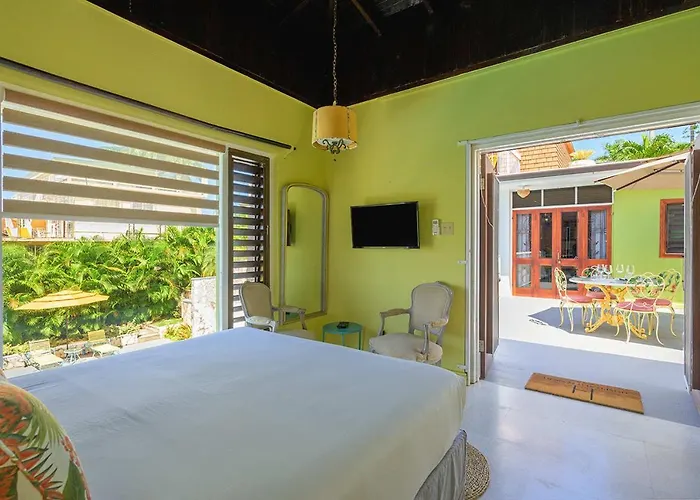 Hospitality Expert Claudia Lo - Pool Beach Chef Montego Bay