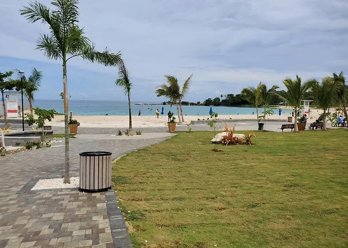 Hillside Retreat In Gated Community Close To Beach Montego Bay