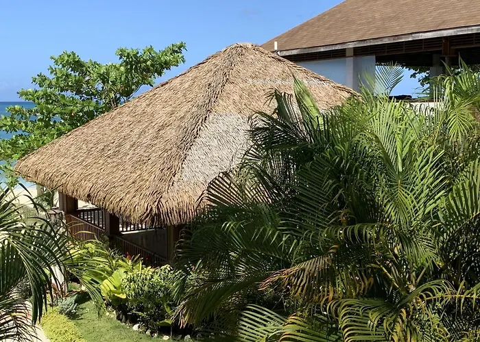 Family Comfort In Jamaica - Enjoy 7 Miles Of White Sand Beach! Villa Negril