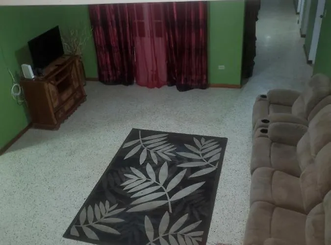 Lachemar Guest House Ocho Rios