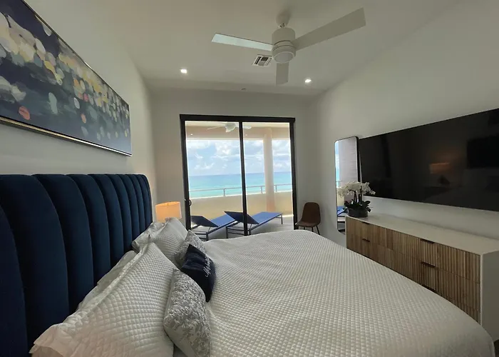 Oceanfront With 7 Mile Beach Views, Ground-Floor, Pool, Sleeps 6 West Bay