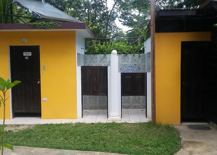 Firefly Beach Cottages Negril Con una pista da Golf