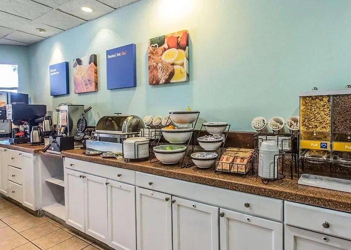 Comfort Inn & Suites Levittown