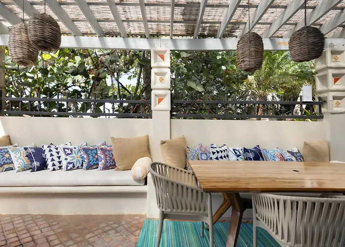 Tres Sirenas Beach Inn Rincon