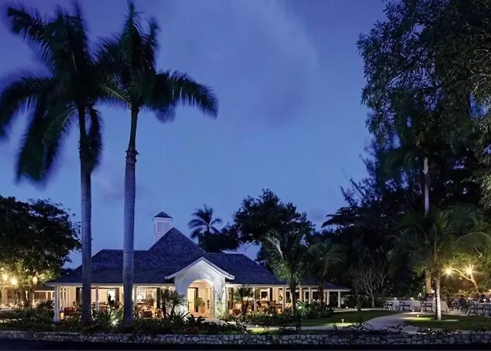 Hospitality Expert Cb4: Pool, Beach & Chef Montego Bay