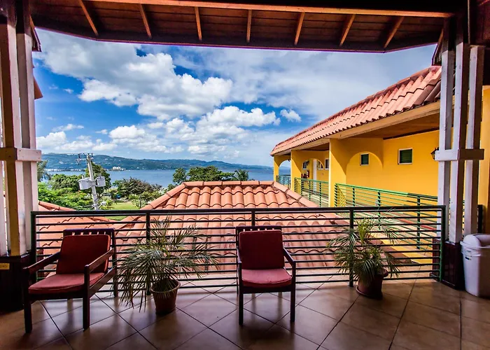 Montego Bay Hotels near Lagoa Da Pampulha with parking